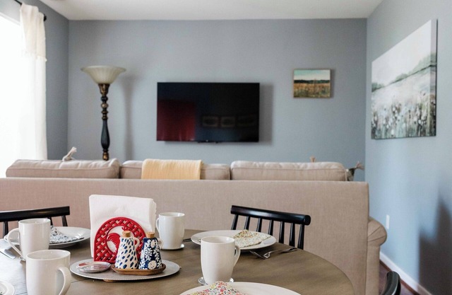 Richmond Revival - 2 bedroom, Close to Downtown Richmond/Airport