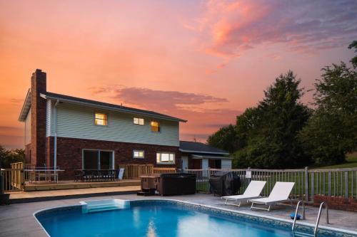 Ridge Valley by AvantStay Upscale Asheville Escape w Pool