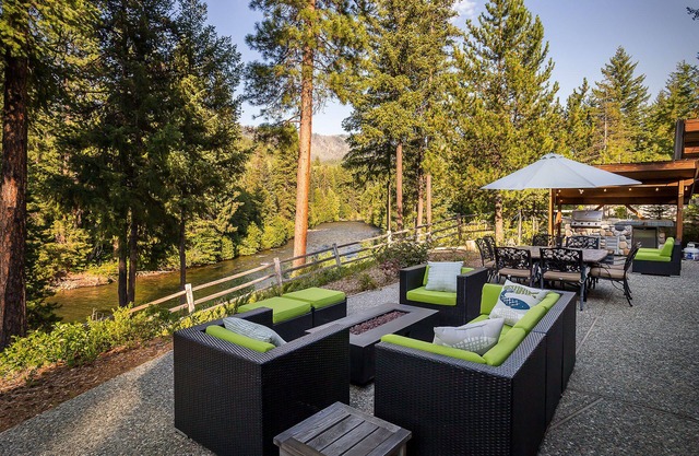 Riffle River Lodge-River, WI-FI, Dogs, Game Room