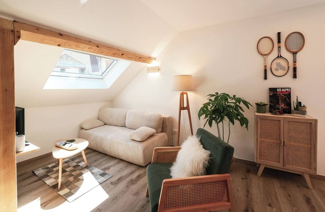 Right in the center of the village! Ideal for a couple