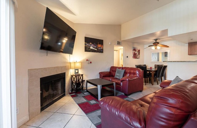 Rio-Adjacent 2BR Pool, Gym, Free Parking