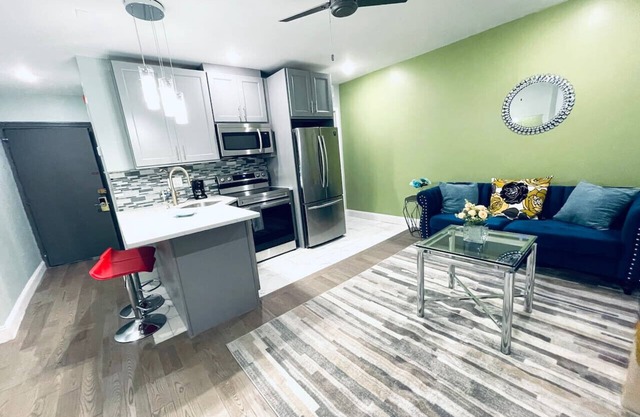 Rittenhouse Square near Kimmel Center 1BD Suite