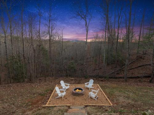 Rivendell - Stunning Views, Fireplace, Hot Tub, Billiards Table, Outdoor Fire Pit - Morganton, GA