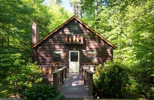 River Cabin in the Blue Ridge Mountains (Land Harbor)
