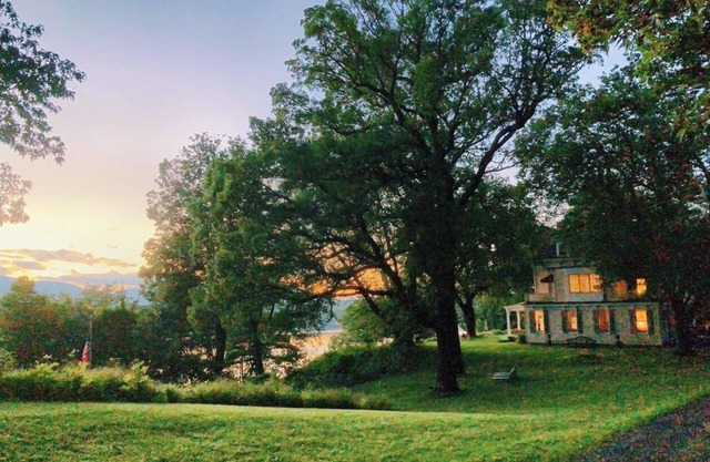 River Estate, Unique Retreat: 10 Bedrooms, Catskill Views, 70ac, Hudson Valley
