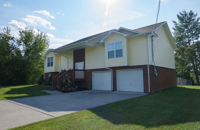 RIVER FRONT in Sevierville! Near Golf Course & Convention Center!