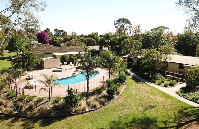 River Frontage Unit in family friendly Resort - Moama
