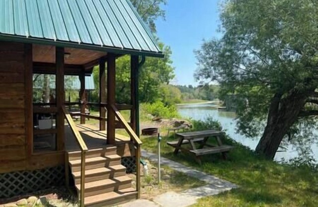 :)River Getaway LogCabin | 4ComfyQBed +Electric #3