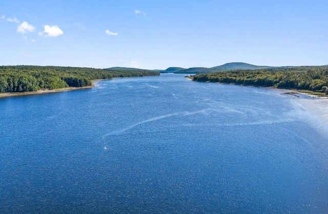 River Retreat- Picturesque Water Views of Coastal Maine near Acadia