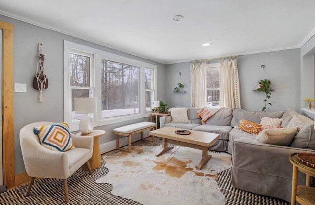 River Road Hideaway, At the foot of Cady Hill & Rec Path!