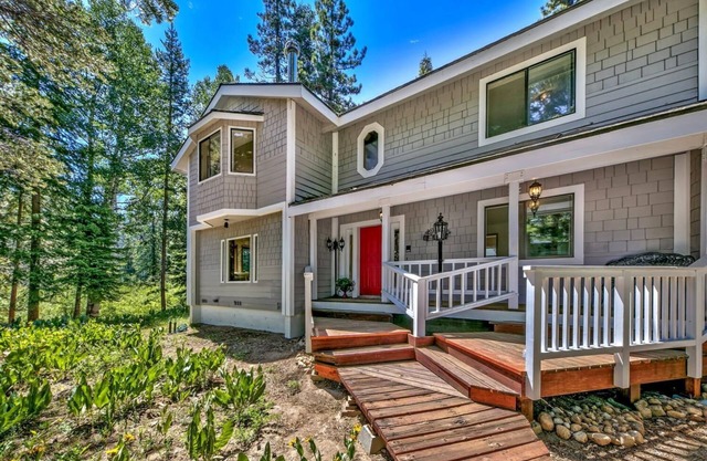 River View Retreat-come play in the mountains, hike, explore.