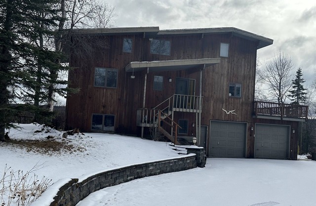 Riverfront Basement Apartment with Access to Kenai River Fishing