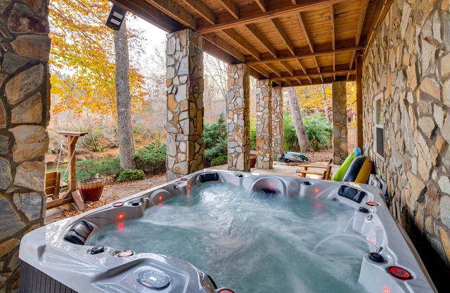 Riverfront Blue Ridge Cabin w/Private Hot Tub