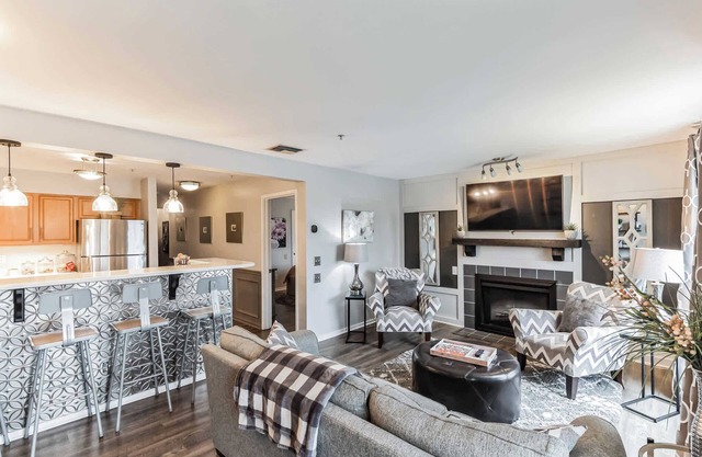 Riverfront Charm – A Scenic Downtown Stay for 6!