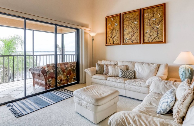 Riverfront condo with tennis courts, screened patio & washer/dryer