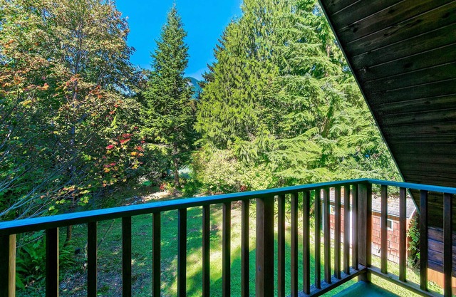 Riverfront Gold Bar Cabin Near Stevens Pass!