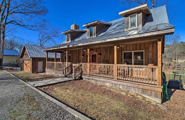 Riverfront Heber Springs Home: Spacious Deck!