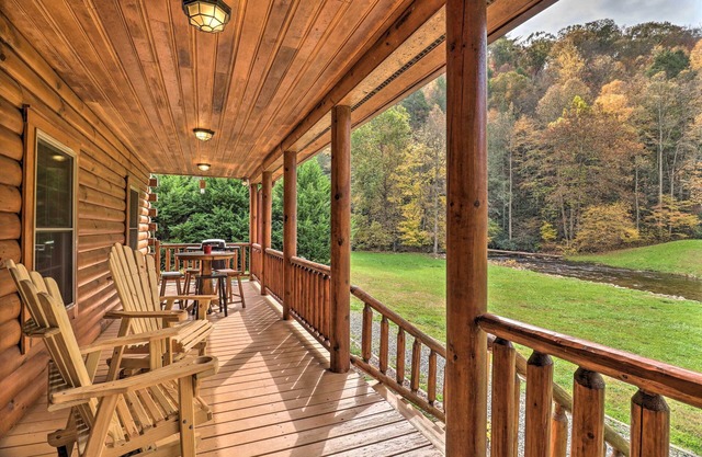 Riverfront Hideaway w/Mtn Views in Marshall!