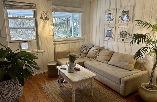 Riverfront Historic Home In Charming Upscale Mamaroneck (35 Min From Manhattan)