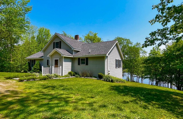 Riverfront home w/deck, amazing views & firepit - near the best of Maine