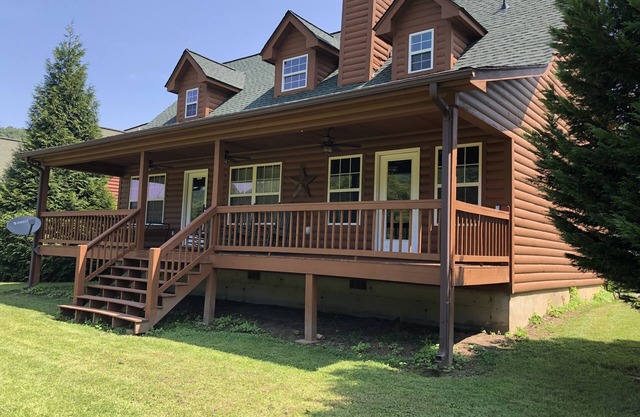 Riverfront Mountain Cabin with 2000’ of Trout River Fishing and Mountain Views