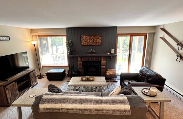 Riverfront Mountainside Retreat- 3 minutes to Loon Mountain!