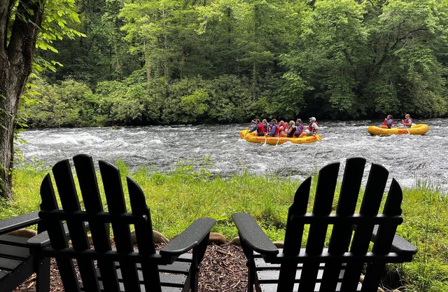 RIVERFRONT PRIVATE oasis with views of Nantahala River-dog friendly & near NOC