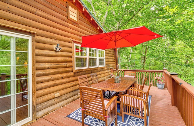 Riverfront Rutherfordton Retreat w/Fire Pit!