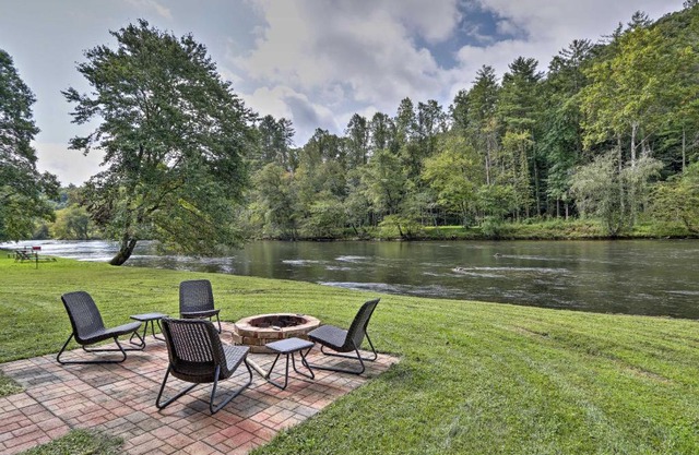 Rivers Edge - Ultimate Riverfront Getaway