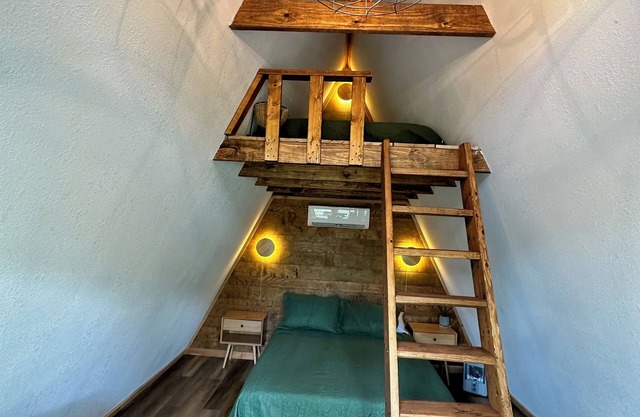 Riverside A-Frame Cabin w/Private Access to the Kings River, Eureka Springs, AR