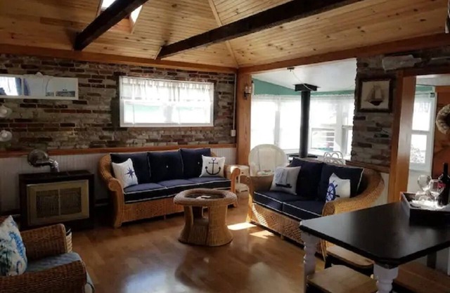 Riverside Bungalow Shortterm discounts for extended stay professionals!