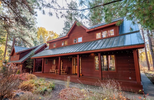 Riverside Cabin in Cle Elum. Pet Friendly!