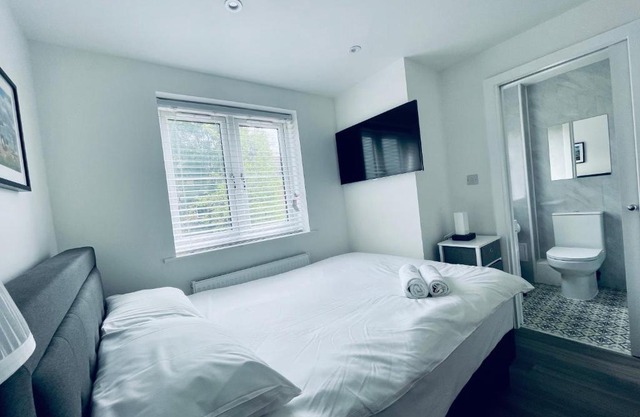 Riverside Premium En suite Double Room E14