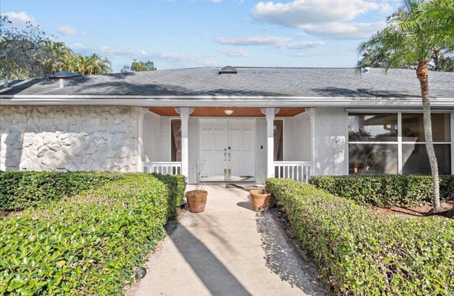 Riverside Retreat: 4BR/3BA with Private Dock and Boat Lift