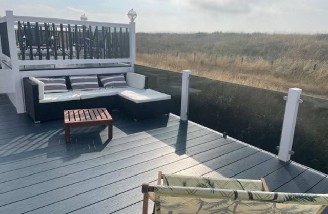 Riverside terrace - Overlooking the nature reserve