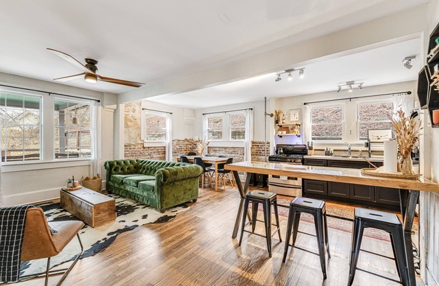 Riverside Trade Retreat by AvantStay | Terrace w/BBQ + Seating | Near Downtown