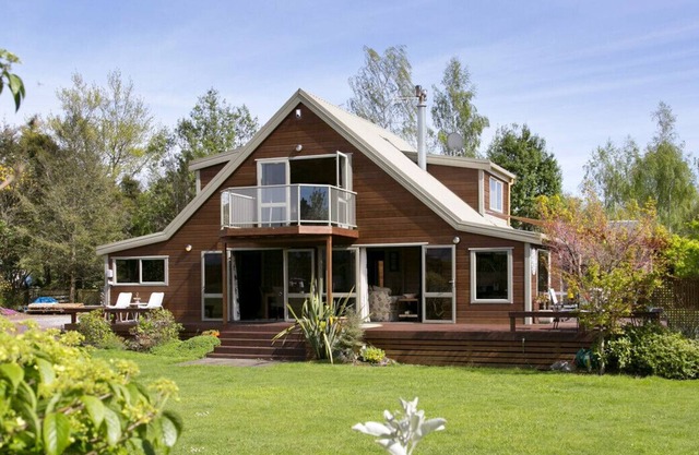 Riverstone House - Turangi Holiday Home