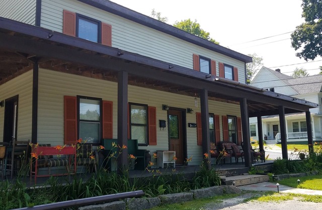 RIVERVIEW ADIRONDACK RUSTIC APARTMENT