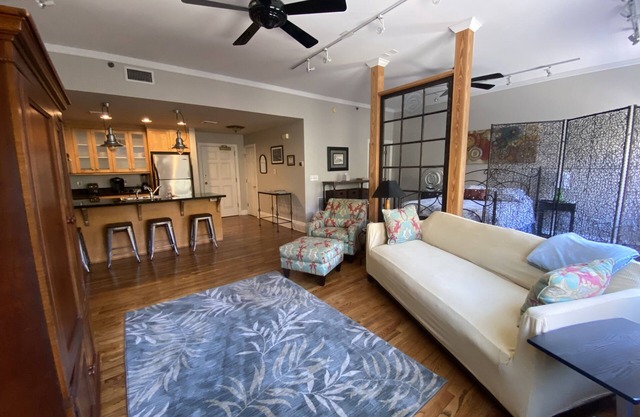 Riverwalk Falls-lovely one bedroom condo