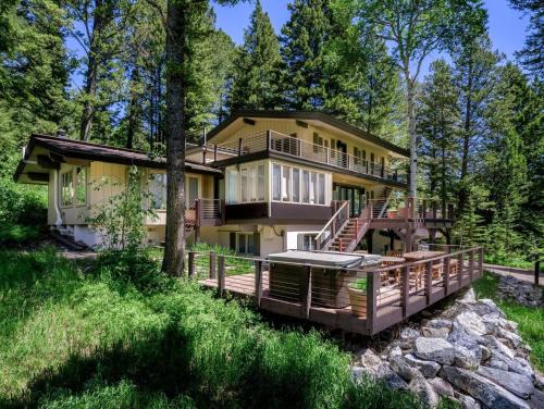 RMR: Bridger Chalet House in Teton Village