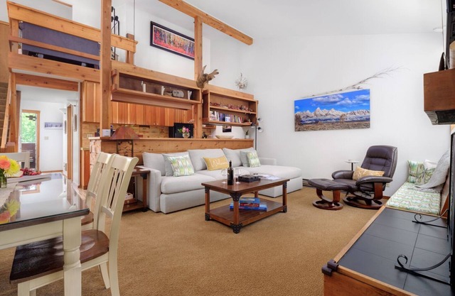 RMR: Hawthorne 222 Condo in The Aspens/Wilson,WY