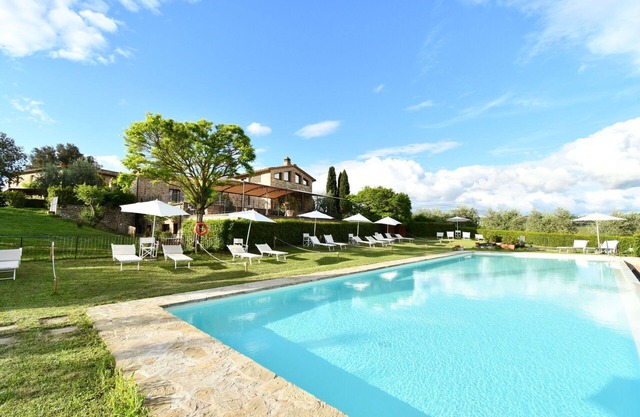 Rocche di Valiano, Geranio in Siena, pool use, AC