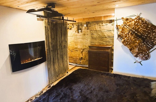 Rock shelter, independent single room