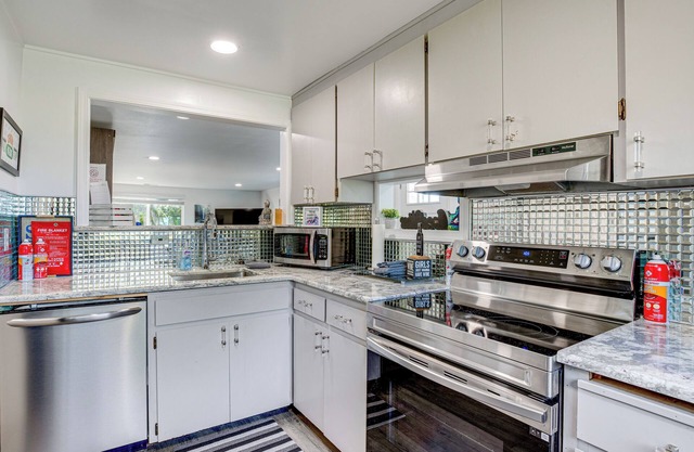 Rockaway Beach House - Walk to Ocean!