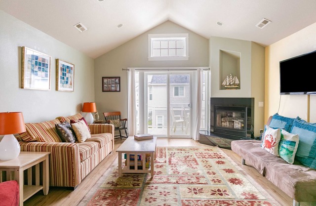 ROCKAWAY TOWNHOUSE – 100 STEPS TO THE BEACH!
