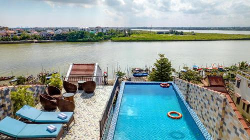 Rockmouse Centre River Villa