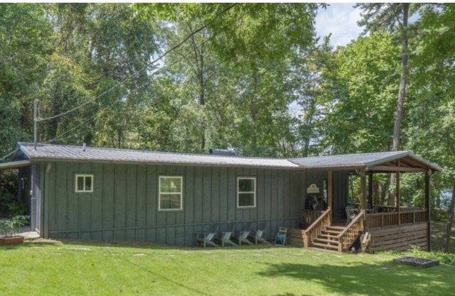 Rockview Getaway on Smith Lake