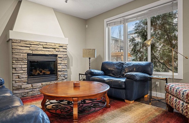 Rocky Mountains Retreat - 2 BRM Home in Crestmont
