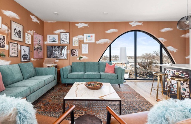 Rodeo Retreat at Neo ~ New Penthouse ~ 1 Mile to Downtown/Broadway ~ 5 Beds ~ Gym ~ Outdoor Space