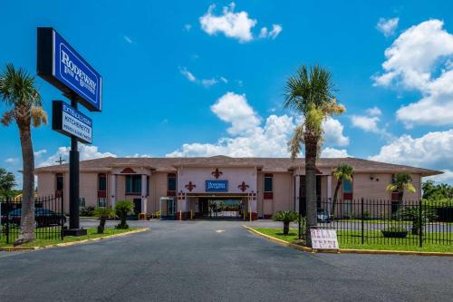 Rodeway Inn & Suites New Orleans East